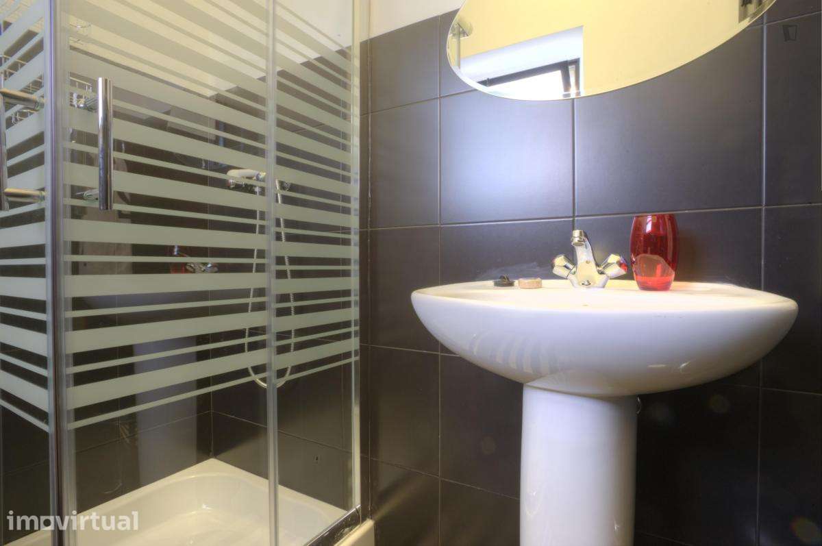 Quarto - localizado em Alcântara Lisbon - Grande imagem: 3/48