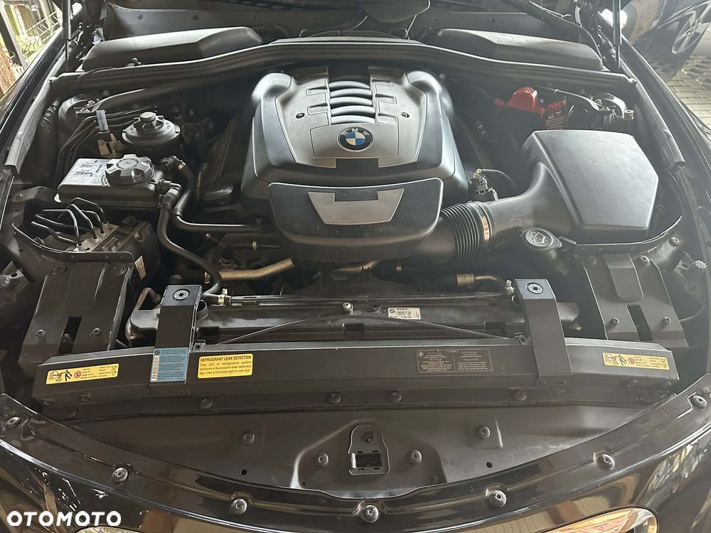 BMW Seria 6 650 i - 7