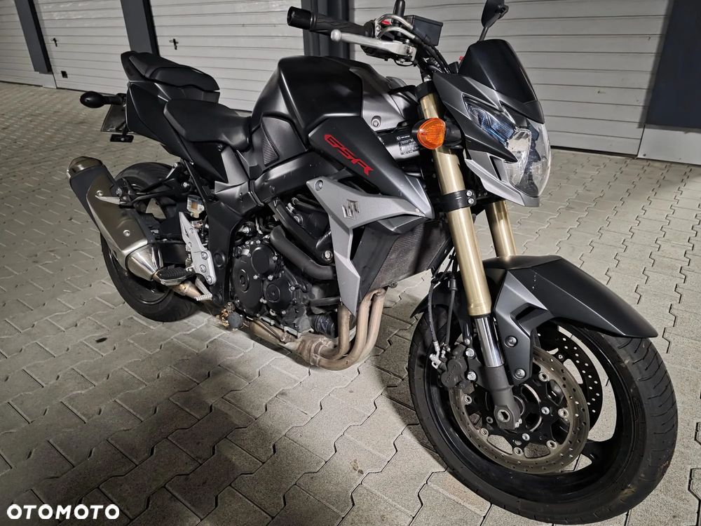 Suzuki GSR - 2
