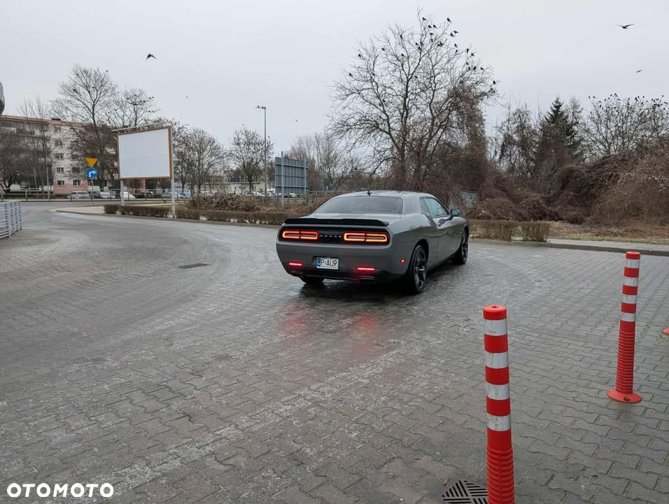 Dodge Challenger - 4