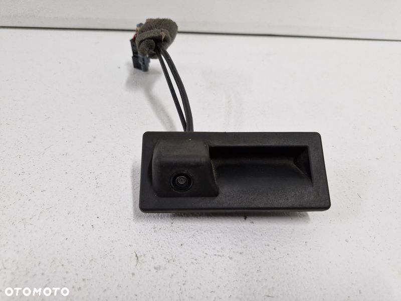 skoda superb 3 iii kamera cofania mikrostyk klapy bagażnika tył 3v0827566a - 1