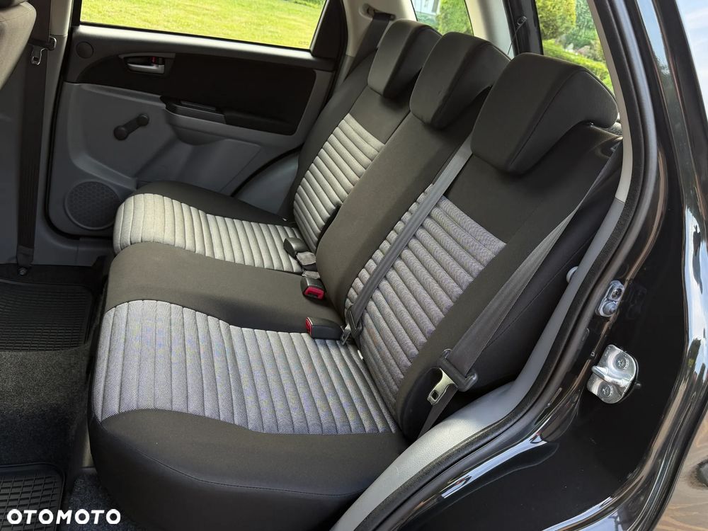 Suzuki SX4 1.6 VVT 4x4 Comfort - 24