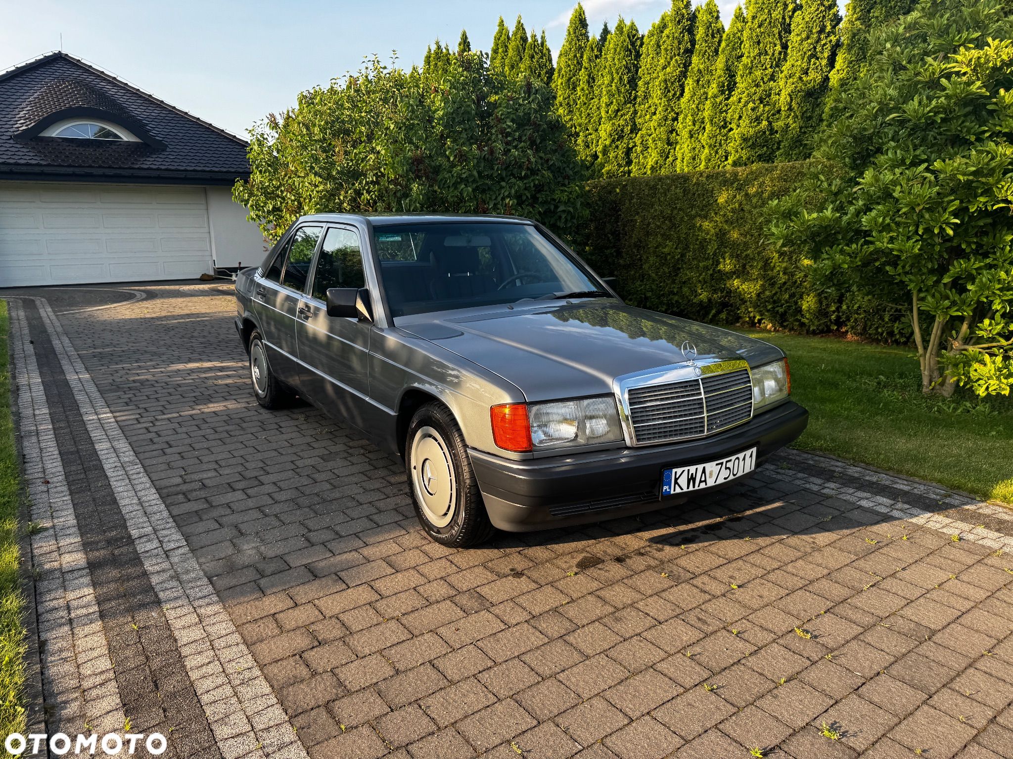 Mercedes-Benz W201 (190) - 1