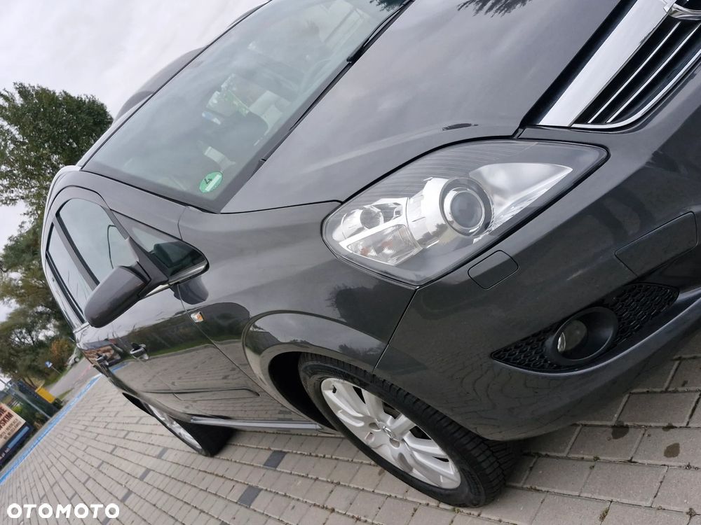 Opel Zafira 1.8 Cosmo - 11