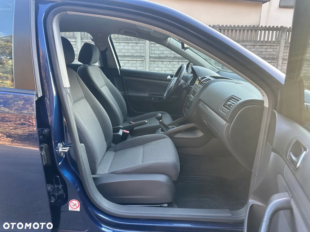 Volkswagen Jetta - 32