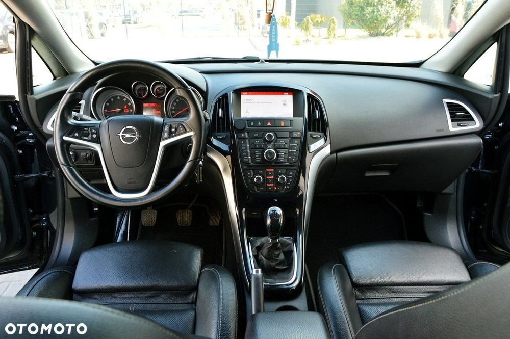 Opel Astra 1.4 T Cosmo - 24