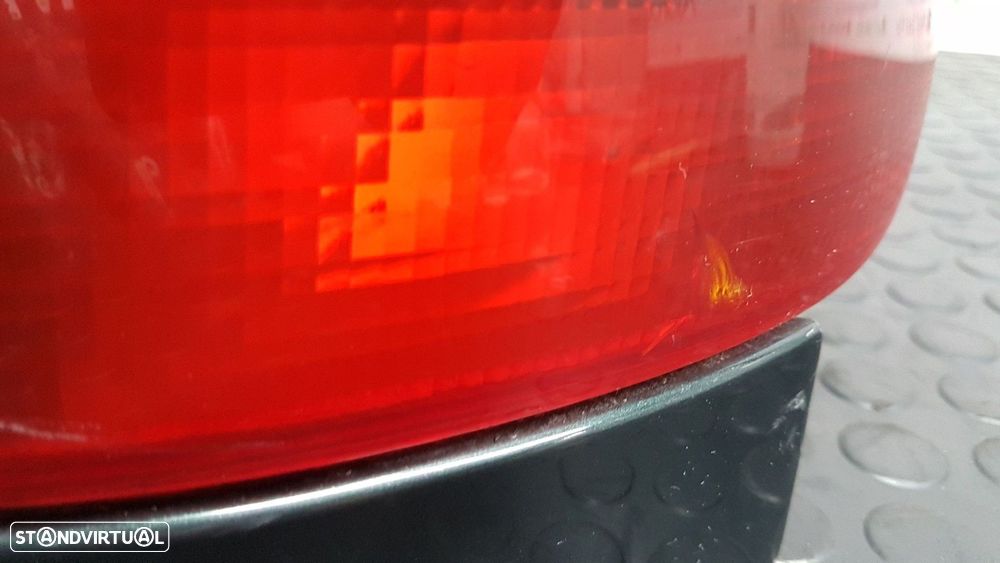 FAROLIM TRASEIRO DIREITO AUDI A4 BERLINA (B5) 1.8 T - 3