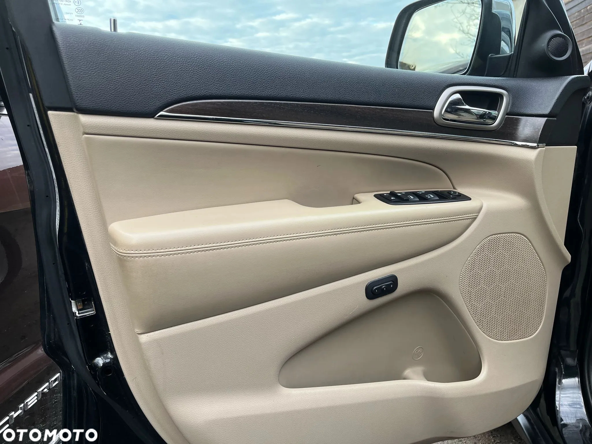 Jeep Grand Cherokee - 22