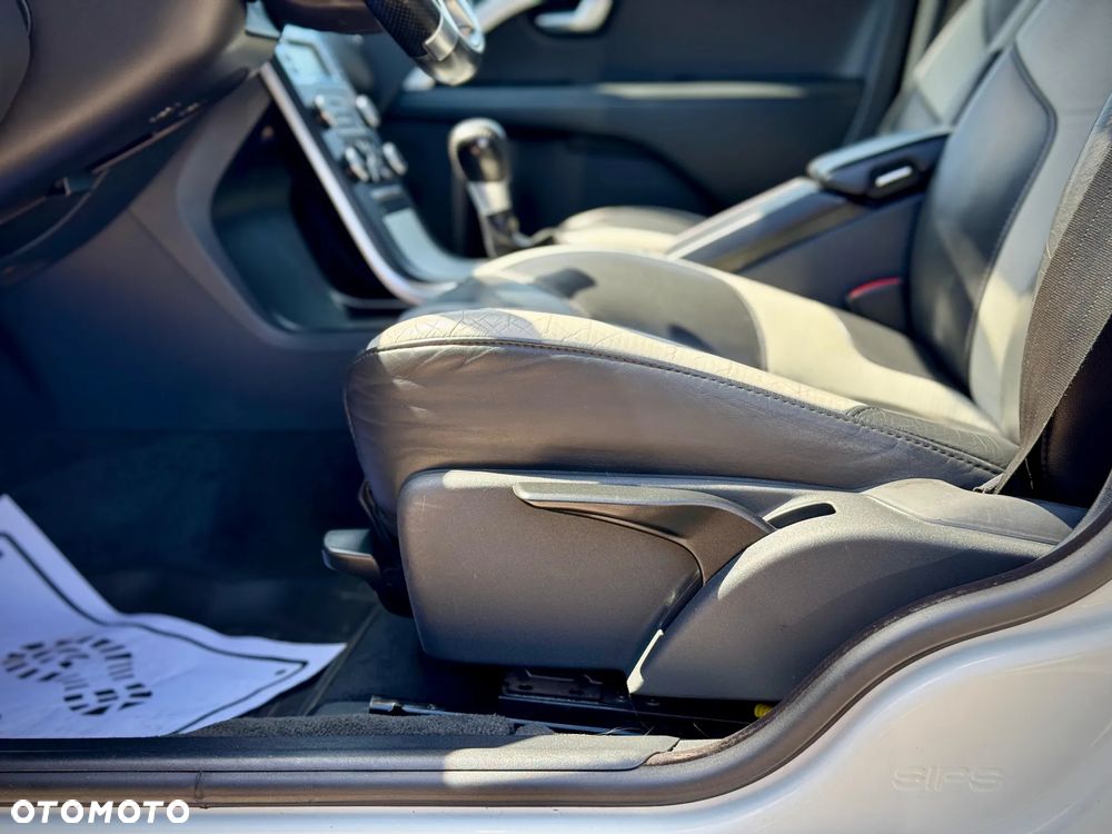 Volvo V70 2.5T R-Design Summum - 19