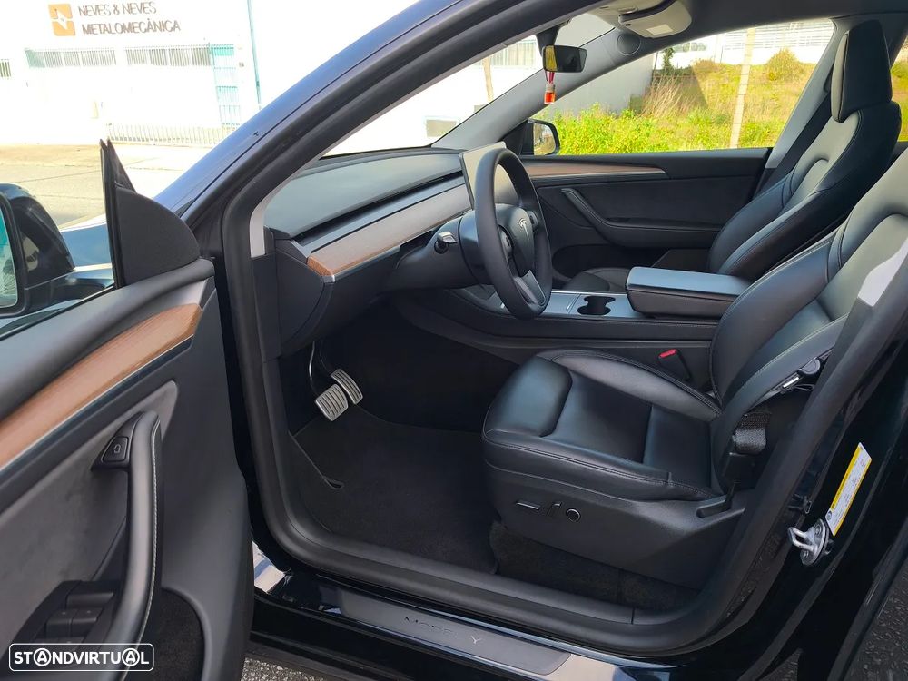 Tesla Model Y Performance Dual Motor AWD - 9