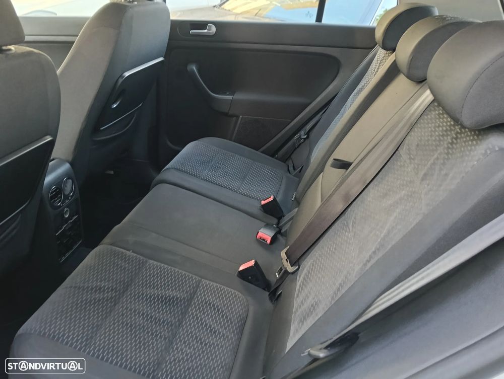 VW Golf Plus 1.6 TDi Highline - 9