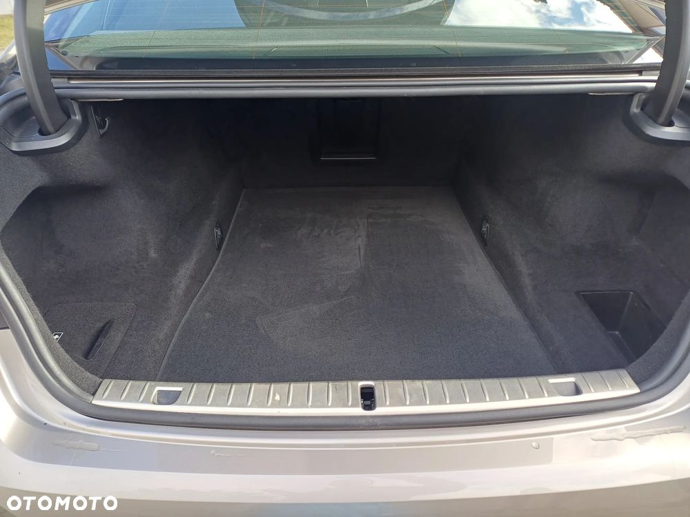 BMW Seria 7 750i xDrive - 16