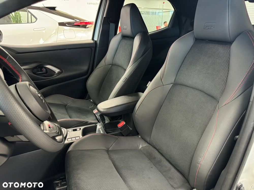 Toyota Yaris Hybrid 1.5 GR Sport - 8
