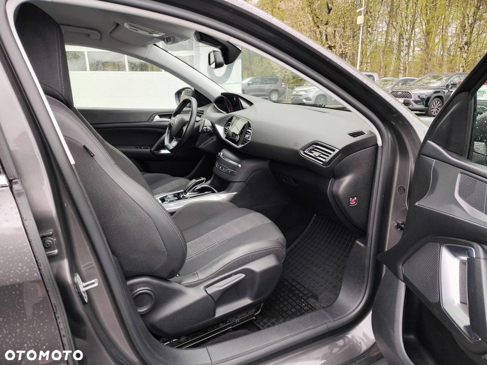Peugeot 308 - 8