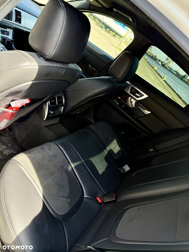 Jaguar XF 2.2 D R-Sport - 19