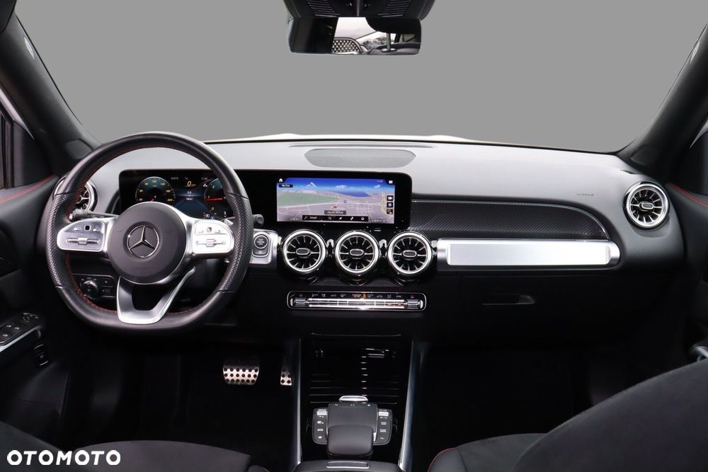 Mercedes-Benz GLB - 11