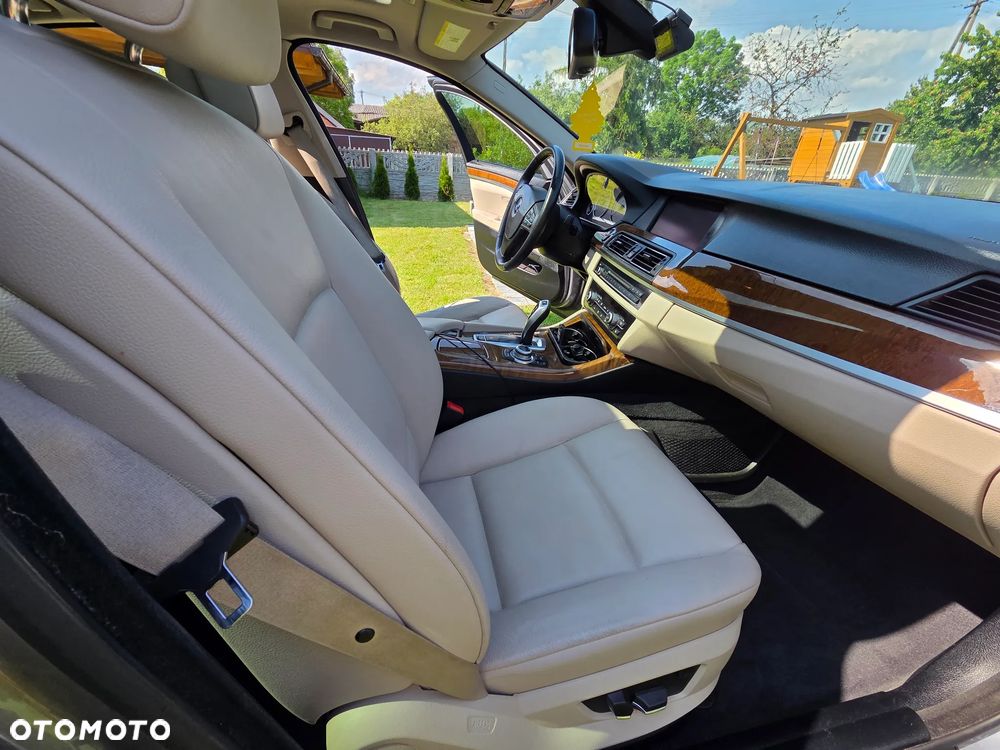 BMW Seria 5 528i Luxury Line - 16