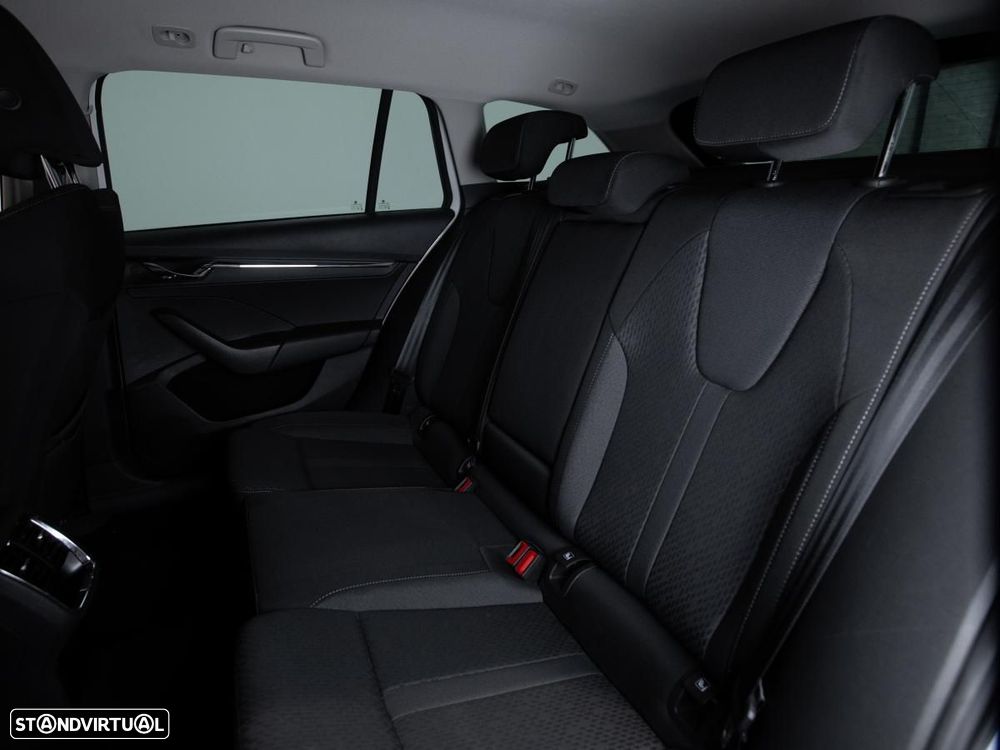 Skoda Octavia Break 2.0 TDI DSG First Edition - 11