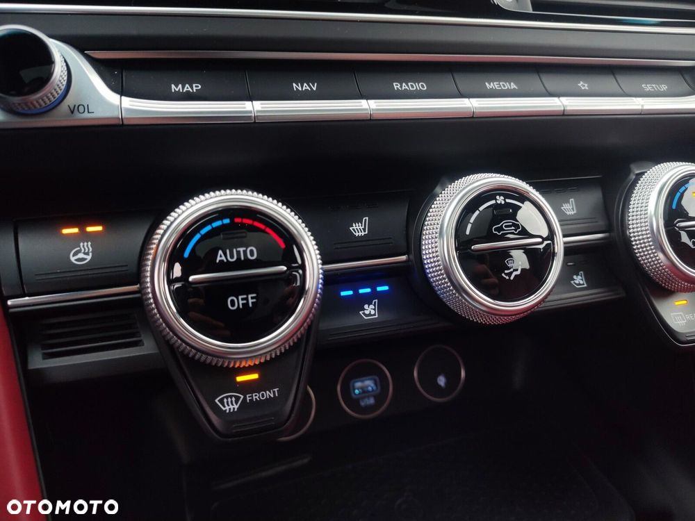 Genesis G70 - 24