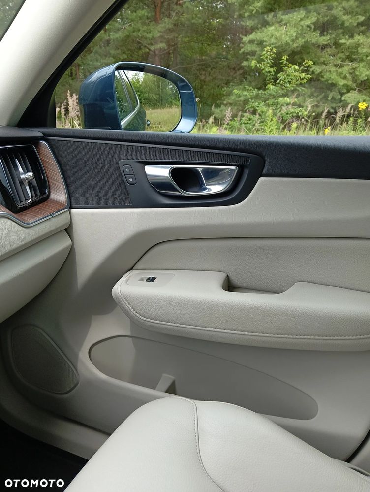 Volvo XC 60 T5 Momentum - 28