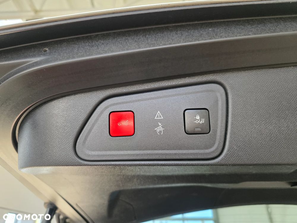 Peugeot 3008 1.6 PureTech Hybrid4 PHEV GT S&S EAT8 - 18