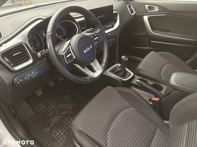 Kia Ceed 1.5 T-GDI M - 10