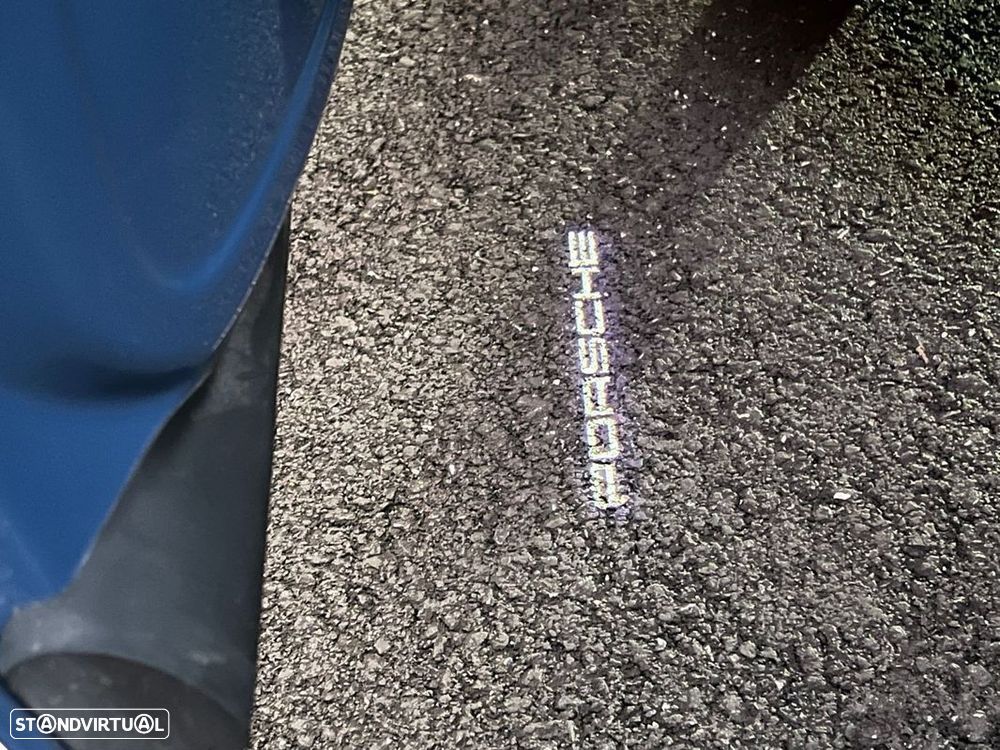 Porsche Taycan Cross Turismo 4S - 27