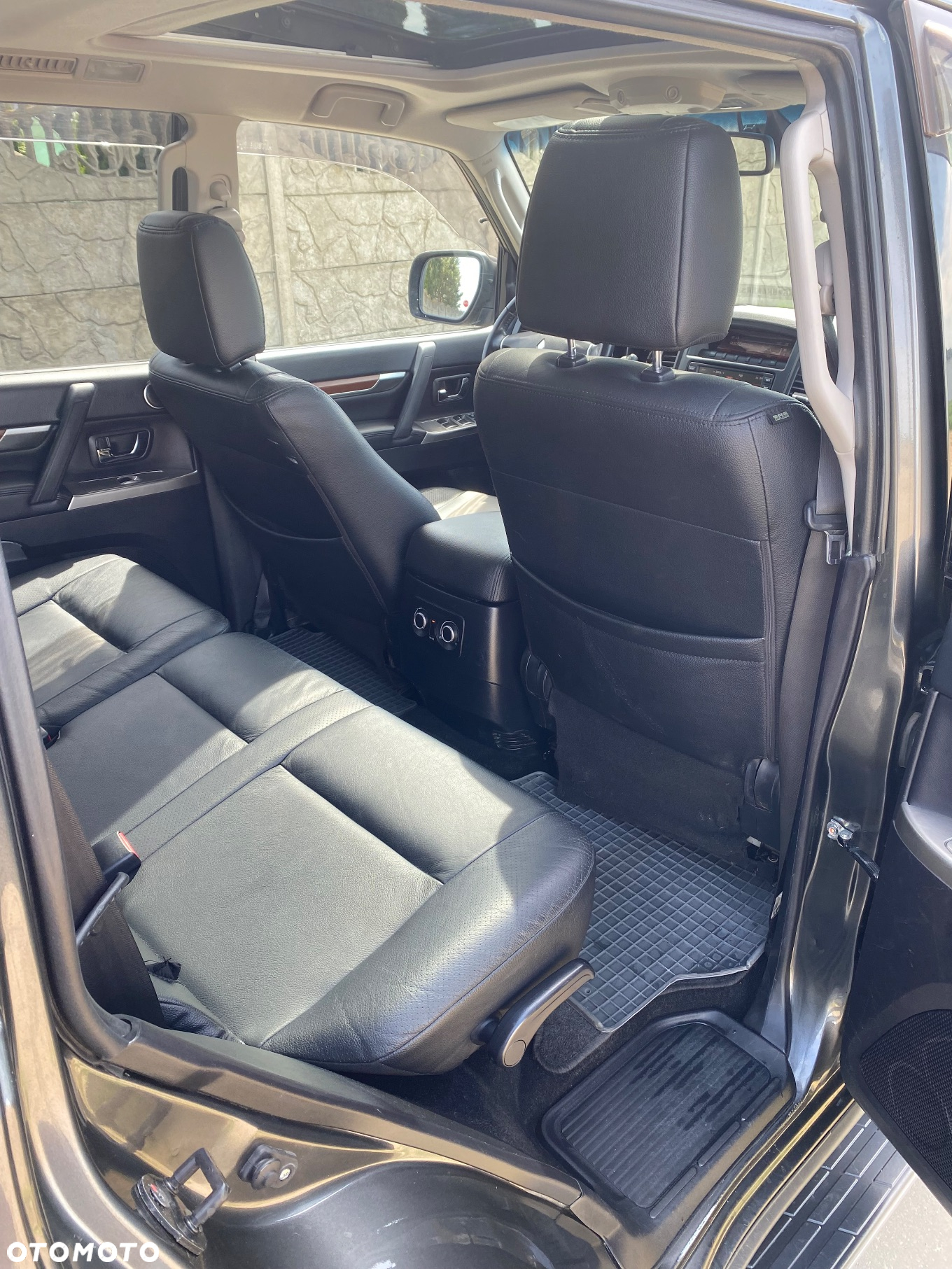 Mitsubishi Pajero - 21