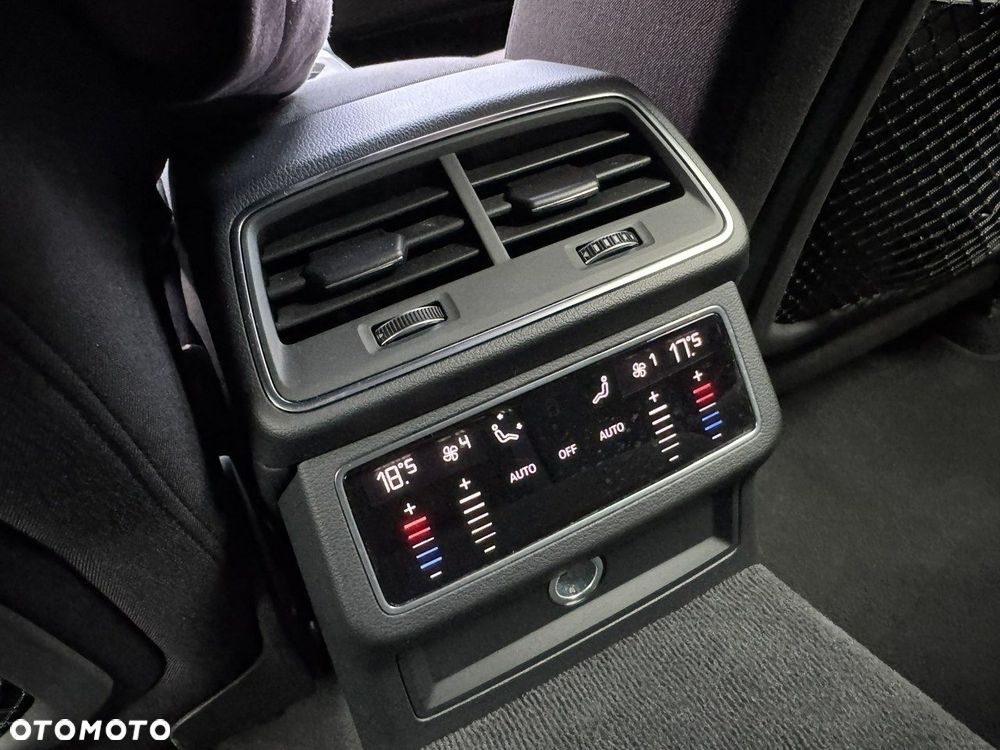 Audi A6 Avant 40 TDI quattro S tronic S line - 35