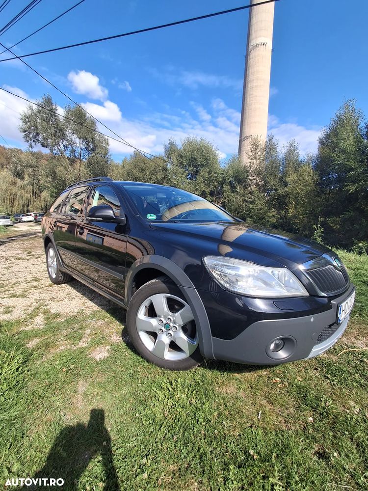 Skoda Octavia Combi 2.0 TDI DPF 4x4 DSG Scout - 4