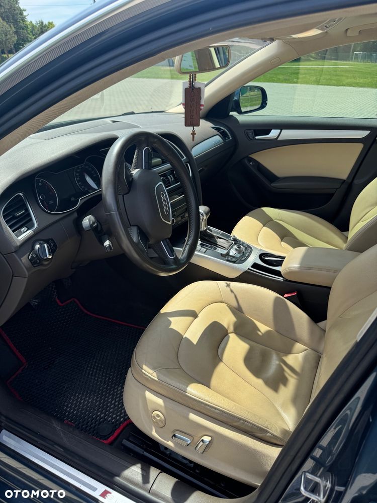 Audi A4 Limousine - 12