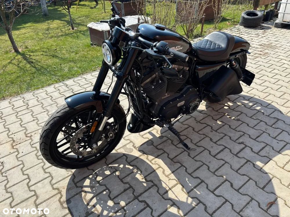 Harley-Davidson Sportster Roadster 1200R - 12