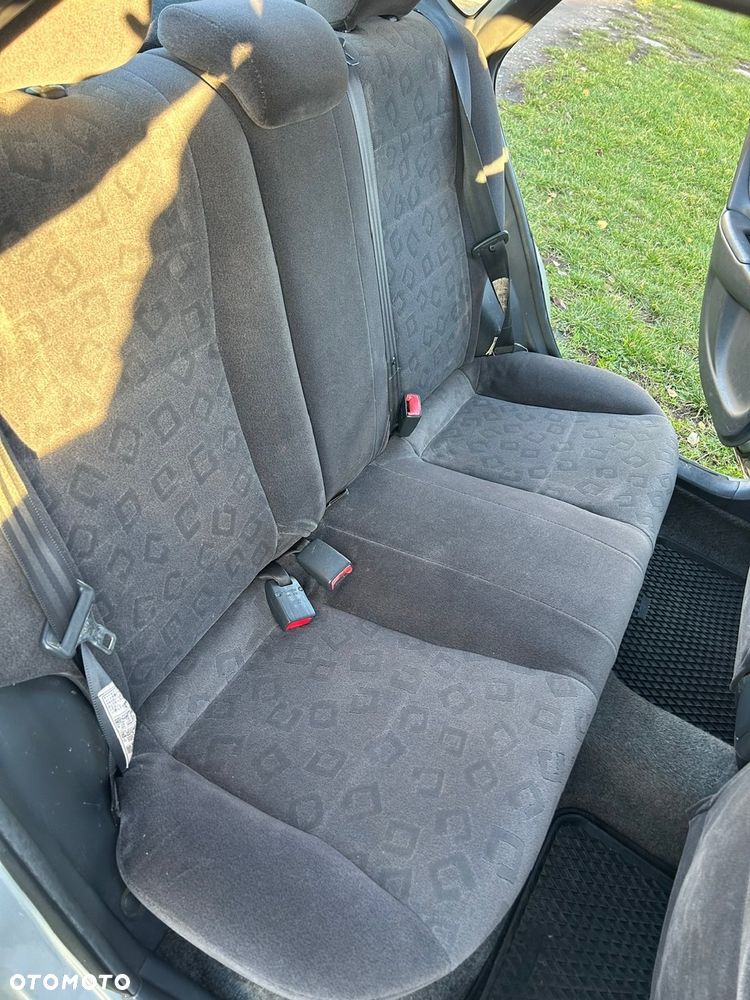 Toyota Corolla 2.0 D-4D Sol - 12