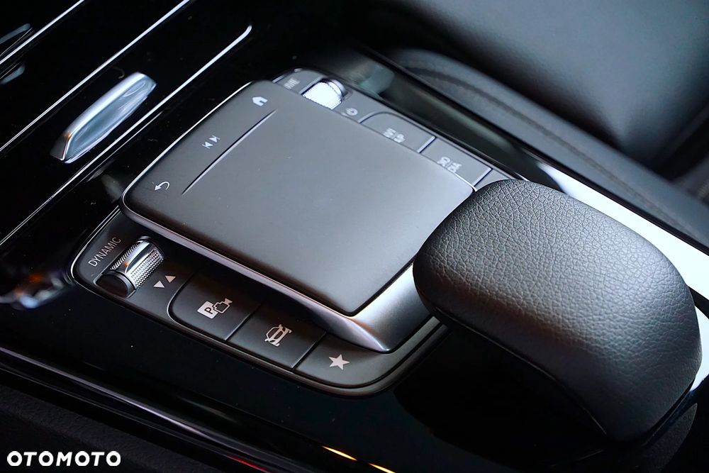 Mercedes-Benz CLA 180 Progressive 7G-DCT - 16