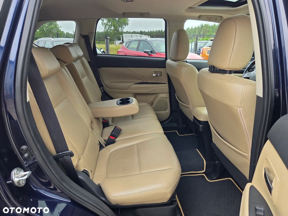 Mitsubishi Outlander 2.0 Instyle Navi 4WD CVT - 28
