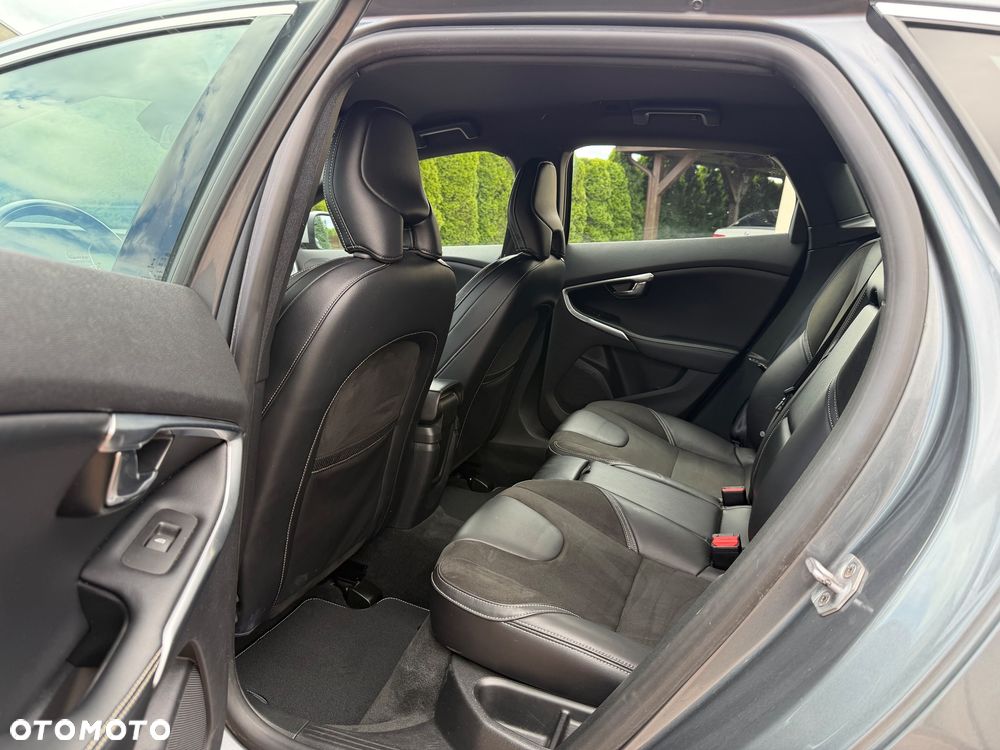 Volvo V40 D2 Drive-E R-Design Momentum - 18