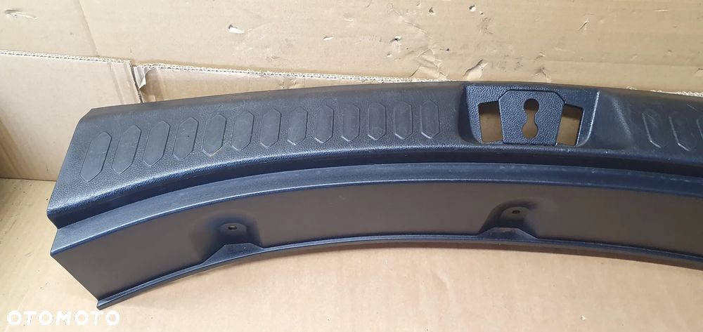 Osłona pasa tylnego bagażnika Kia Sportage III 85770-3U010 - 2