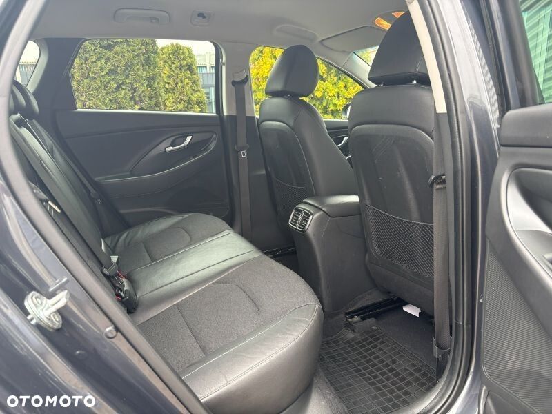 Hyundai i30 1.5 T-GDI 48V Executive DCT - 14