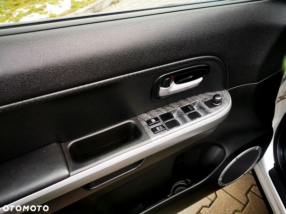 Suzuki Grand Vitara 1.9 DDiS De luxe - 25