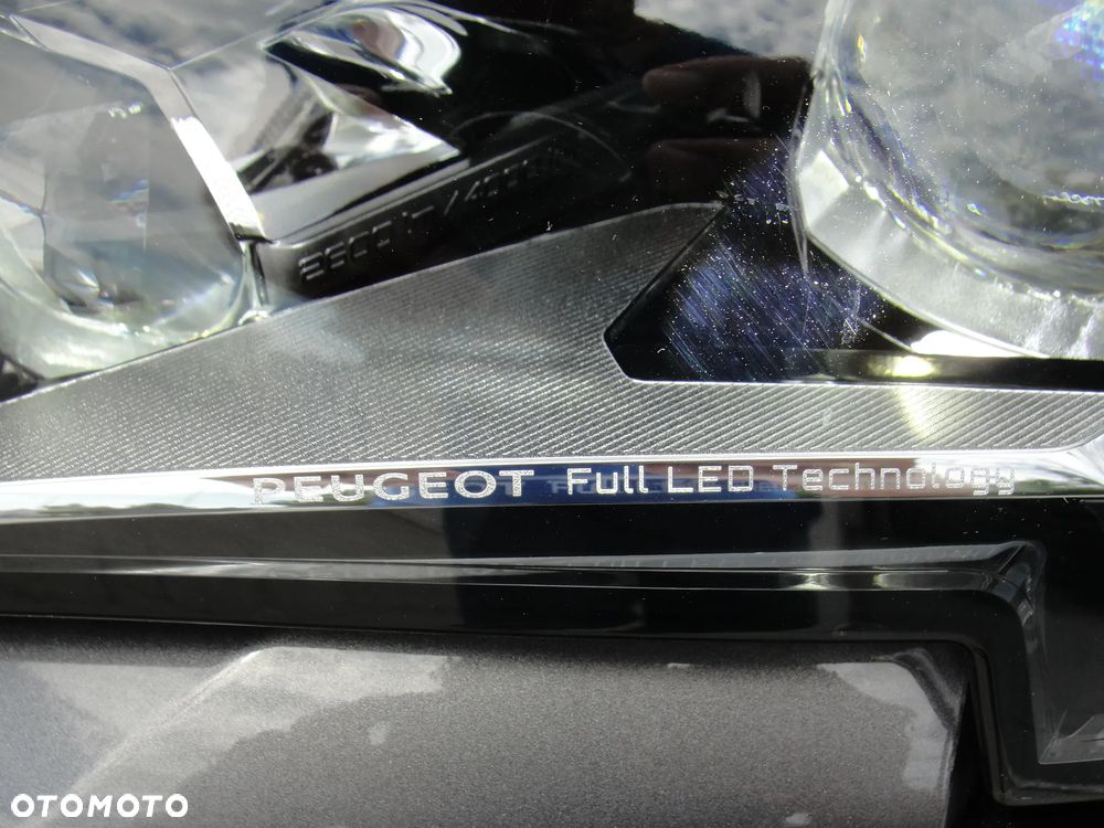 Peugeot 5008 PureTech 130 EAT8 Stop & Start Allure Pack - 19
