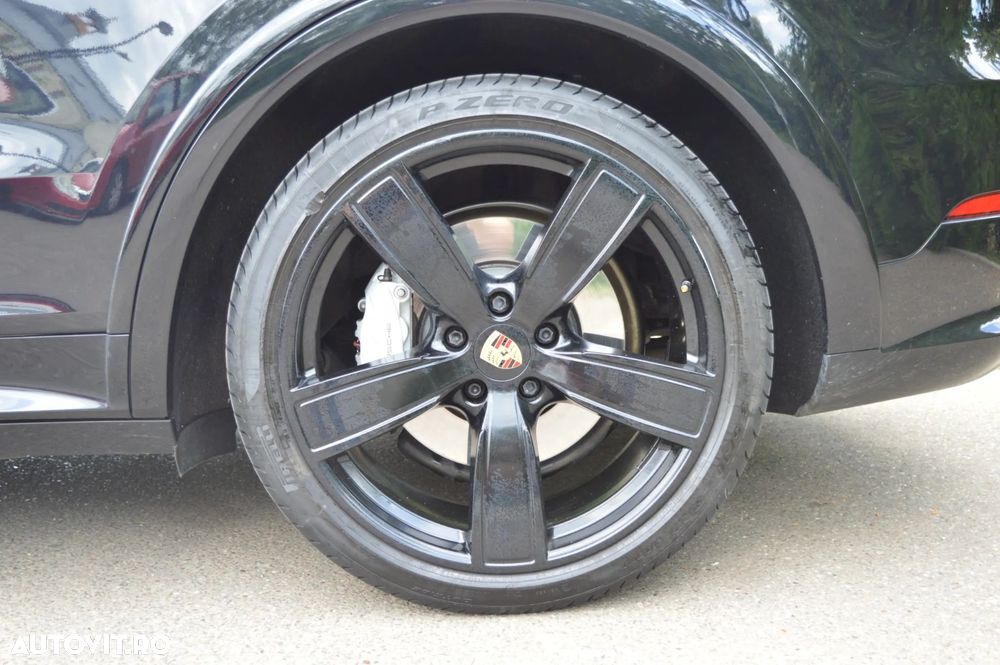 Porsche Cayenne Turbo - 6