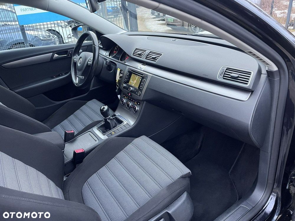 Volkswagen Passat - 19