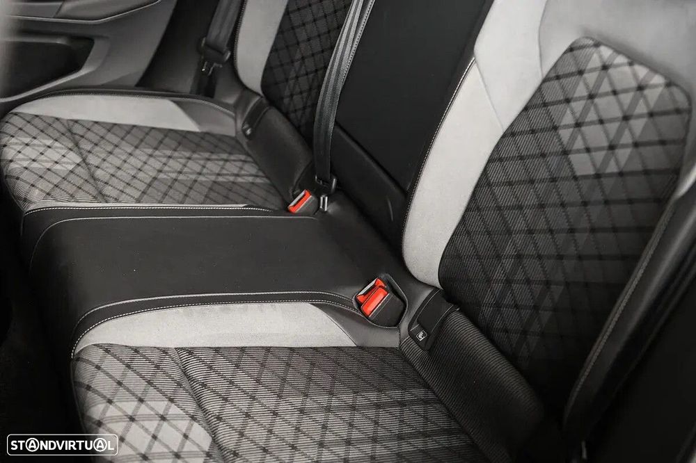VW Golf 1.5 eTSI OPF DSG R-Line - 25