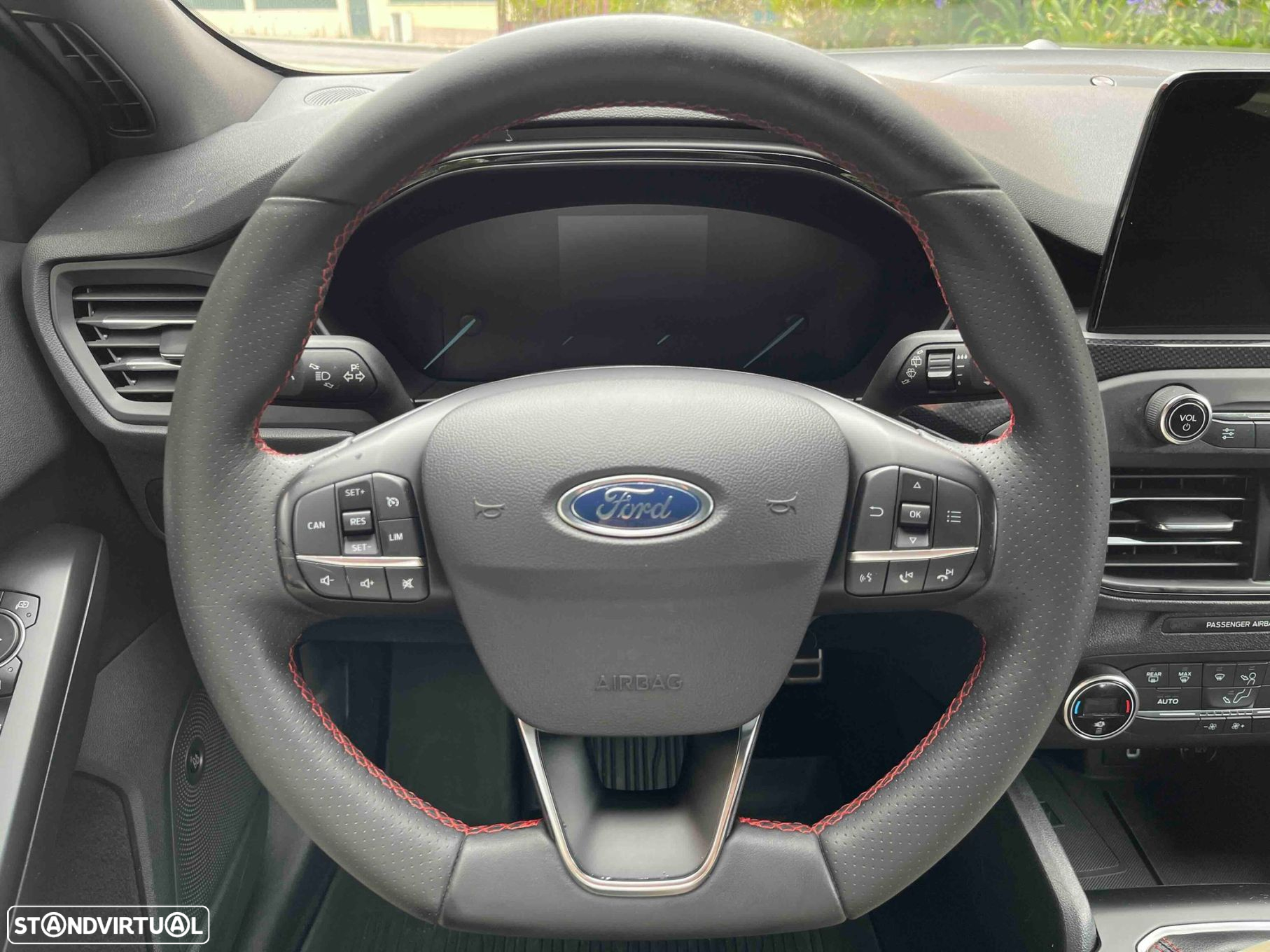 Ford Focus 1.0 EcoBoost ST-Line - 37