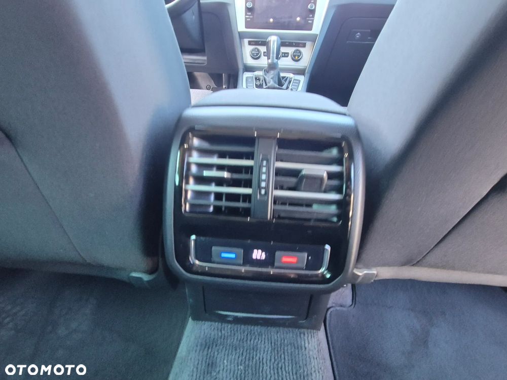 Volkswagen Passat - 28
