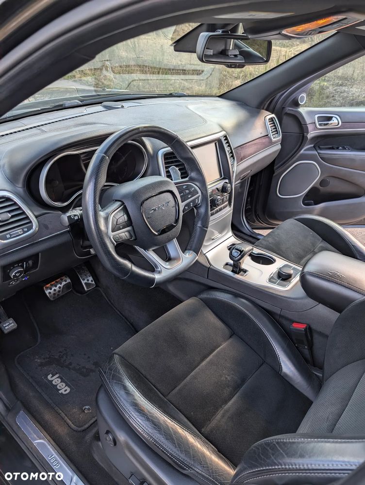 Jeep Grand Cherokee SRT - 10