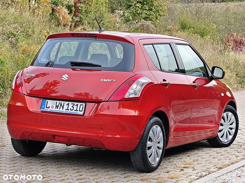 Suzuki Swift 2012 photo 4