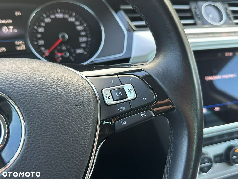 Volkswagen Passat - 38
