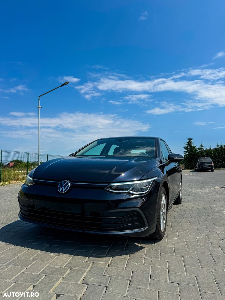 Volkswagen Golf - 1