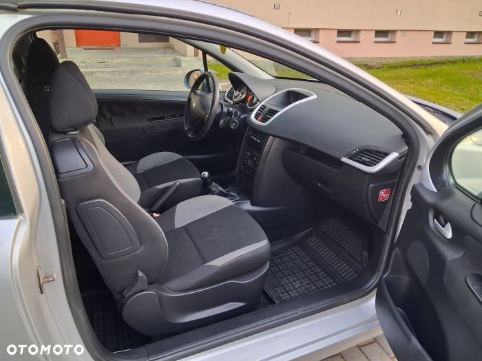 Peugeot 207 1.4 16V Trendy - 10